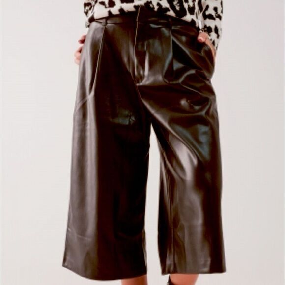❤️BRAND NEW Q2 Black Vegan Leather Wide Leg Crop Pants - Picture 3 of 12